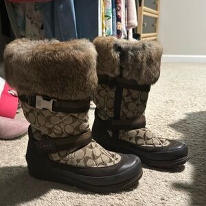 Women’s coach snow boots with fur